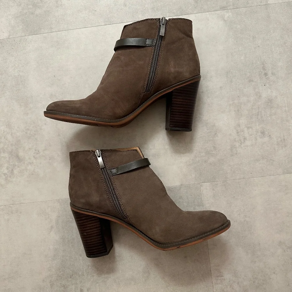 Women's Franco Sarto ankle boots taupe suede w/brown leather strap & zip SZ 9 - Picture 2 of 8